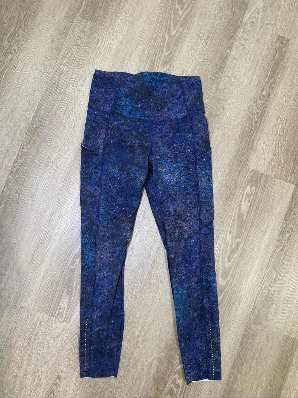 Lululemon Fast and Free Tight
IT 25" Nulux Polar Lights Blue
Multi Galaxy Print